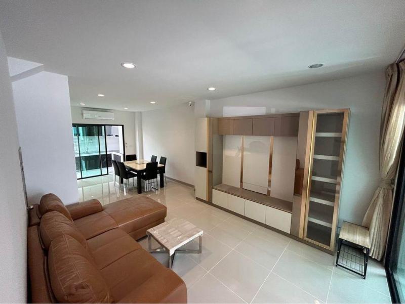 EPL-HR3724 ให้เช่าทาวน์โฮม ถนนเทพรักษ์ ใกล้BTSสายหยุด โครงการPremium Place พหลโยธิน รามอินทรา เนื้อที่ 25 ตารางวา มี 4 ห้องนอน 3 ห้องน้ำ