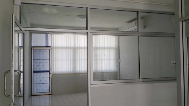 ให้เช่าอาคารพาณิชย์ ซอยรามคำแหงใกล้ถนนใหญ่ ใกล้ป้ายรถเมลล์ พร้อมน้ำและไฟฟ้า ตกแต่งพร้อมใช้งานได้ทันที ใกล้ตลาดมีนบุรี ห้างแฟชั่นไอซ์แลนด์