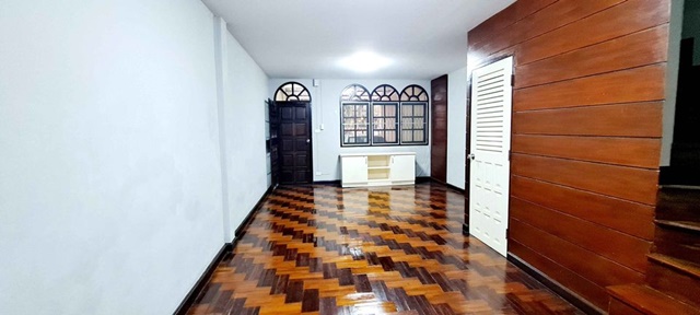 ให้เช่าทาวเฮ้าส์ 2ชั้น เกษตร-นวมินทร์ ลาดปลาเค้า 20-26 7-11 เมเจอร์รัชโยธิน   ม. เกษตร 19 ตร.ว. 2 ชั้น 3นอน 2น้ำ  นวมินทร์ซิตี้ 1แอร์