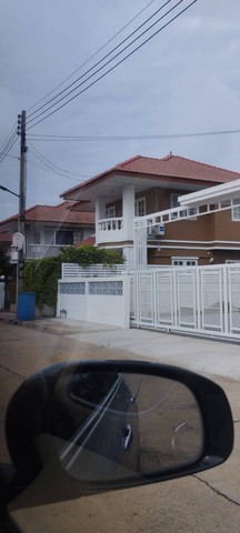 ขายบ้านเดี่ยวปทุมธานี ห้องนอน3  ห้องน้ำ 2ที่จอดรถ พร้อมอยู่ จัดสวน เทพื้นสนาม ปั๊มน้ำ กันปลวก ระบบไฟกล้อง รั้ว เหล็ก ตกแต่งต้นไม้โครงการ หมู่บ้านณัฐนันโฮม4 ราคา 2.89 ล้านบาท ต่อรองได้ (โอนคนละครึ่ง)ที่อยู่ จังหวัดปทุมธานี อำเภอลาดหลุมแก้ว ตำบลคูขวาง รายละเอียด- เนื้อที่ 58 ตร.วา พื้นที่ใช้สอย - มีกล้องวงจรปิดปลอดภัย - ค่าส่วนกลาง 200 บาท - 3ห้องนอน 2ห้องน้ำ  2ห้องนั่ง