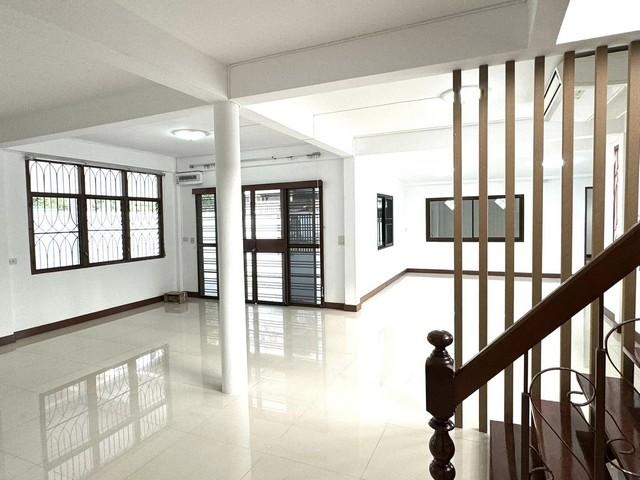 EPL-BR1225 ให้เช่าโฮมออฟฟิศ2ชั้นหลังมุม รีโนเวทใหม่ ย่านสุทธิสารลาดพร้าว48 ใกล้MRTภาวนา, MRTสุทธิสาร พื้นที่ใช้สอย 405 ตร.ม.4 ห้องนอน