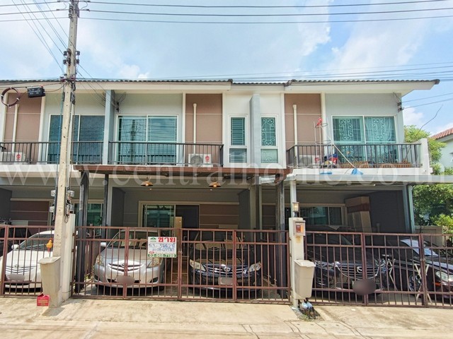 รหัสทรัพย์ : 5304ทาวน์เฮ้าส์ หมู่บ้าน ศุภาลัย เบลล่า กรุงเทพฯ-ปทุมธานีที่ตั้ง : ถ.กรุงเทพฯ-ปทุมธานี  ต.บางเดื่อ อ.เมืองปทุมธานี จ.ปทุมธานี 12000รายละเอียดทรัพย์สิน- ทาวน์เฮ้าส์ 2 ชั้น - ขนาด 18.9 ตารางวา 113 ตารางเมตร- 3 ห้องนอน 2 ห้องน้ำ 1 ห้องรับแขก 1 ห้องครัว - 2 ที่จอดรถสถานที่ใกล้เคียง- บิ๊กซี ปทุมธานี , เทสโก้ โลตัส ปทุมธานี- รร.ปทุมวิไล- รพ.ปทุมธานีแ