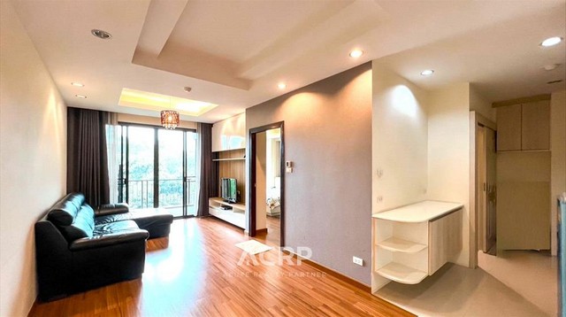 ขายคอนโดวิวดอยสุเทพ เมาท์เท่น ฟรอนท์ คอนโดมิเนียม บนถนนคลองชลประทาน จ.เชียงใหม่ ขนาด 56.32 ตร.ม. 1 นอน 1 น้ำ ชั้น 4 วิวสวยมาก เห็นวิวภูเขา และวิวสระว่ายน้ำทั้งในห้องนั่งเล่นและห้องนอน ตกแต่งพร้อมบิวท์อิน เงียบสงบ ร่มรื่น ท่ามกลางธรรมชาติ ปลอดภัยด้วยกล้องวงจรปิดและ รปภ. พร้อมสิ่งอำนวยความสะดวก สระว่ายน้ำขนาดใหญ่ ฟิตเนส ซาวน่า ทั้งยังใกล้ศูนย์ประชุมและแสดงสินค