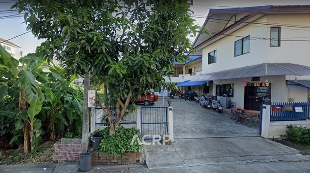 ขายอพาร์ทเม้นท์ต่ำกว่าราคาตลาด ต.ป่าแดด อ.เมืองเชียงใหม่ จ.เชียงใหม่ เนื้อที่ดิน 138 ตร.ว. หอพัก 2 ชั้น 12 ห้อง พร้อมบ้านพักอาศัย 1 หลัง 2 ห้องนอน พื้นที่ใช้สอย 520 ตร.ม. อยู่ในชุมชนทำเลดีมาก เงียบสงบ บรรยากาศดี ลูกค้าพักเต็มทุกห้อง มีเครื่องซักผ้าหยอดเหรียญ 2 เครื่อง กล้องวงจรปิด 4 ตัว หอพักใหม่ สะอาด สงบ เงียบ ฟรี Wifi เฟอร์นิเจอร์ครบ การเดินทางเข้าออกสะดวกสบายได้หลายเส