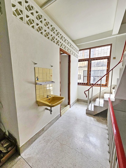 รัชดา1-3 3-6นอน MRTพระราม9  625ม. ให้เช่า-ขาย อาคารพาณิชย์ 4ชั้น รีโนเวทแล้ว ทำเลธุรกิจ 2น้ำ 255ตร.ม. 18ตร.ว. ฟอร์จูนทาวน์