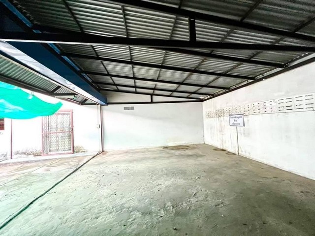 ขายที่ดินพร้อมสิ่งปลูกสร้าง  ตั้งอยู่บน ถ.ภิรมย์ ใจกลางเมือง กาฬสินธุ์