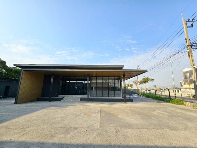 ติดถนนใหญ่ เฉลิมพระเกียรติ ให้เช่า โชว์รูม โกดัง พร้อม ทาวน์เฮ้าส์  10นอน 4น้ำ เทเลอร์เข้าได้ มอเตอร์เวย์ กรุงเทพกรีฑา