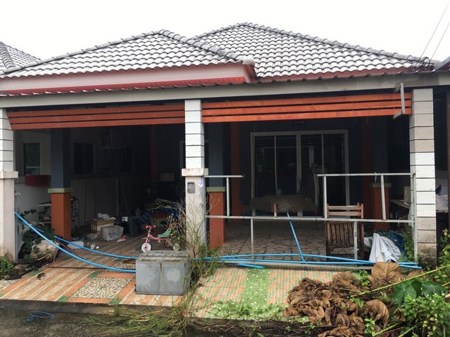   Code ID : PGSNI-LB-A-650053  ราคา  1,900,000  บาท ▸ เนื้อที่ 27.10 ตร.ว   พื้นที่ใช้สอย 93.9 ตร.ม.  * 2 ห้องนอน 2 ห้องน้ำ   * 1 ที่จอดรถ   บ้านหันไปทางทิศตะวันออกเฉียงเหนือ  พิกัดทรัพย์ : https://maps.app.goo.gl/5B8D5nc5iC5xSaw37  สถานที่ใกล้เคียง ▸ใกล้  โลตัส สุราษฎร์ธานี ▸ใกล้  โรงเรียนเมืองสุราษฎร์ธานี ▸ใกล้  เซ็นทรัล สุราษฎร์ธานี ▸ใกล้  โรงพยาบาลสุราษฎร์ธานี  สอบถามเพิ่มเติม / นัดชม โทร. 097-419-5982(พลอย) โทร. 096-932-4624(ออมสิน) Line : @panaya (มี@ด้านหน้�