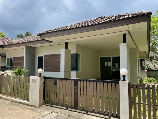   Code ID : PGSNI-LB-A-650045  ราคา  1,360,000  บาท ▸ เนื้อที่ 44.80 ตร.ว   พื้นที่ใช้สอย 86.8 ตร.ม.  * 2 ห้องนอน 2 ห้องน้ำ   * 1 ที่จอดรถ   บ้านหันไปทางทิศเหนือ  พิกัดทรัพย์ : https://maps.app.goo.gl/z6SyX8dAGbLjrwYu5  สถานที่ใกล้เคียง ▸ใกล้  วัดบางสวรรค์ ▸ใกล้  น้ำตกหัวโค้งบางสวรรค์    ▸ใกล้  ตลาดนัดต้นปาล์ม บางสวรรค์ ▸ใกล้  PTT Station ปตท.บางสวรรค์  สอบถามเพิ่มเติม / นัดชม โทร. 097-419-5982(พลอย) โทร. 096-932-4624(ออมสิน) Line : @panaya (มี@ด้านหน้า)  ปรึกษาสินเชื่อฟรี One Stop S