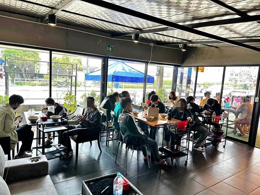 เซ้งร้านอาหาร ปทุมธานี มีหลังคาเปิดปิด   ลมโกรก บรรยากาศดี ติดถนน เพียง 290,000 บ