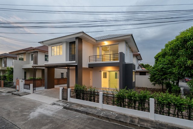 ฮาบิเทีย บางใหญ่ หลังมุมราคาเพียง 4.99 ล้านลดจาก 5.49ล้าน( โปรนี้เฉพาะบ้านที่จองมาตั้งแต่ วันที่ 31 ส.ค. 67 และโอน ภายใน 30 ก.ย. 67 เท่านั้น)ฮาบิเทีย บางใหญ่…Living in a private communityที่นี่…จะช่วยเพิ่มอิสระในการใช้ชีวิตมากขึ้น กับบ้านสไตล์โมเดิร์นที่ให้คุณเริ่มต้นชีวิตในแบบที่ต้องการ ท่ามกลางสังคมที่ให้ความเป็นส่วนตัวHabitia บางใหญ่…เราพิถีพิถันในทุกขั้นตอนการออกแบบเพื่อตอบสนองก