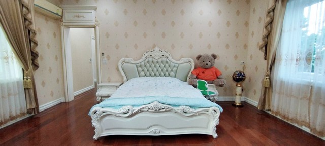 ขายคฤหาสน์ เฟอร์นิเจอร์ไม้สัก และทรัพย์สินนำเข้าจากต่างประเทศ ประชาอุทิศ 76 กรุงเทพฯ