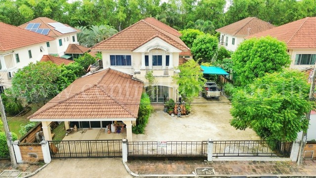 รหัสทรัพย์ : N0053บ้านเดี่ยว หมู่บ้าน ราชพฤกษ์ - บางบอน 4 ถูกที่สุดในโครงการที่ตั้ง : ถนนบางบอน4 แขวงหนองแขม เขตหนองแขม กรุงเทพมหานคร 10160รายละเอียดทรัพย์สิน :- บ้านเดี่ยว 2 ชั้น, ขนาด 102.8 ตารางวา, พื้นที่ใช้สอย 200 ตารางเมตร- 3 ห้องนอน, 3 ห้องน้ำ, 1 ห้องรับแขก, 1 ห้องนั่งเล่น, 1 ห้องครัว, 4 ที่จอดรถ- บ้านกว้างมาก หมู่บ้านเงียบสงบพร้อมอยู่ ราคาถูกที่สุดในโครงการสถาน