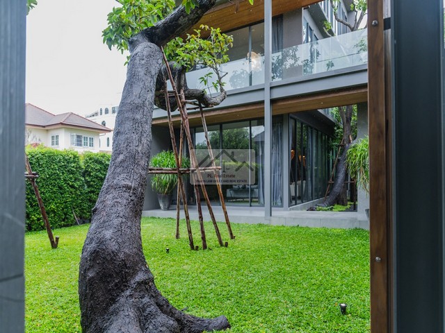 ขายบ้านเดี่ยว 3 ชั้น Unique Luxury  215 ตรว. นาคนิวาส 20 พร้อมสระว่ายน้ำ วิวสระว่ายน้ำทุกห้องนอน ใกล้เลียบด่วน พร้อมลิฟท์