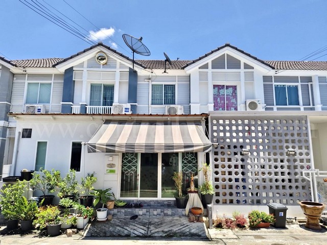 รหัสทรัพย์  N0099ทาวน์เฮ้าส์ พฤกษาวิลล์ 41 ติวานนท์ - รังสิต พร้อมอยู่ ต่อเติมเต็มที่ตั้ง  ถนนติวานนท์ - รังสิต ตำบลบางกะดี  อำเภอเมืองปทุมธานี  ปทุมธานี 12000รายละเอียดทรัพย์- ทาวน์เฮ้าส์ 2 ชั้น, ขนาดพื้นที่  19.10 ตารางวา, พื้นที่ใช้สอย 110 ตารางเมตร- 3 ห้องนอน, 2 ห้องน้ำ, 1 ห้องรับแขก, 1 ห้องครัว, 1 ที่จอดรถ- พื้นชั้นล่างกระเบื้อง แกรนิตโต้, พื้นชั้นบนลามิเนต- 