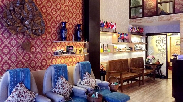 ขายอาคารพาณิชย์ บนถนนมูลเมือง (คูเมืองด้านใน) จ.เชียงใหม่ พร้อมกิจการร้านนวดและอุปกรณ์ครบ ดำเนินกิจการได้ทันที มีใบอนุญาตประกอบกิจการ ขนาด 16 ตร.ว. มี 3 ชั้นครึ่ง เข้าซอยเพียง 50 เมตร อยู่ในแหล่งท่องเที่ยวและสถานที่พักทั้งชาวไทยและชาวต่างชาติ ห่างประตูท่าแพและถนนคนเดินวันอาทิตย์เพียง 400 เมตร และยังสามารถปรับเปลี่ยนเป็นเกสเฮ้าส์สำหรับรองรับนักท่องเที่ยว