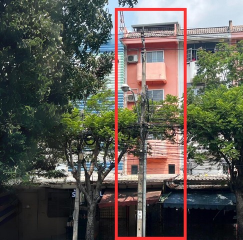 ขายด่วน! อาคารพาณิชย์ 4.5 ชั้น ทำเลทอง ติดถนนพัฒนาการ หน้า รพ.วิภาราม