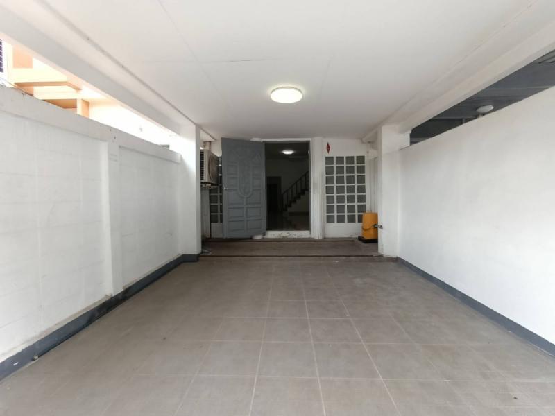 ขายทาวน์เฮ้าส์ 3 ชั้น อยู่หลังบิ๊กซีเพชรเกษม ซอย67 เดินทางสะดวก เขตบางแค กรุงเทพมหานคร