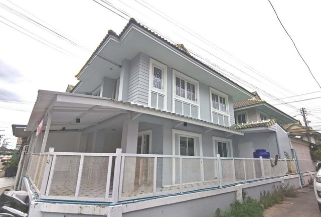 ให้เช่าทาวเฮ้าส์ 2 ชั้น รีโนเวทใหม่ บิ๊กซีคลอง3,ฟิวเจอร์,ดรีมเวิล์ด รังสิตคลองสาม ใกล้บิ๊กซีคลอง3,ฟิวเจอร์,ดรีมเวิล์ดเป็นบ้านหลังริมขนาด 3 ห้องนอน 2 ห้องน้ำ 1 ห้องครัวจอดรถหน้าบ้าน 2 คันแอร์ 1 ตัวปั้มน้ำ+แท้งค์น้ำครบชุด เลี้ยงสัตว์ได้ค่าเช่าเดือนละ 9,000บาท (รวมค่าส่วนกลางแล้ว)วันทำสัญญา จ่ายประกัน  2 เดือน ค่าเช่าล่วงหน้า 1 เดือน รวม 27,000 บาทสัญญาเช่า 1 ปีติดต่อ 0622826264 หม