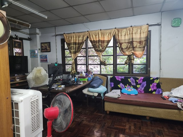 บ้าน สีวลีติวานนท์ 3600000 THAI BAHT 3 BR ขนาดพื้นที่ 50 ตาราง-วา ใกล้ วัดกู้ โรงเรัยนพิทยศึกษา NICE! นนทบุรี