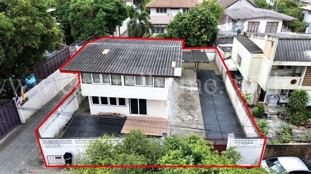 รหัสทรัพย์ : N0085บ้านเดี่ยว กรุงเทพนนท์ 3 แยก 4/7 ติดรถไฟฟ้าสถานีแยกติวานนนท์ ถูกที่สุดที่ตั้ง : ซอยกรุงเทพนนท์ 3 แยก 4/7 ถนนกรุงเทพ-นนทบุรี ตำบลบางเขน อำเภอเมือง จังหวัดนนทบุรี 11000รายละเอียดทรัพย์ :- บ้านเดี่ยว, เนื้อที่ 81 ตารางวา, พื้นที่ใช้สอย 207 ตารางเมตร- 3 ห้องนอน, 2 ห้องน้ำ, 1 ห้องครัว, 1 ห้องนั่งเล่น, 3 ที่จอดรถ - ห้องรองรับ 1 ห้องนอนแม่บ้าน , 1 ห้องน้ำแม่บ้าน- หน้า