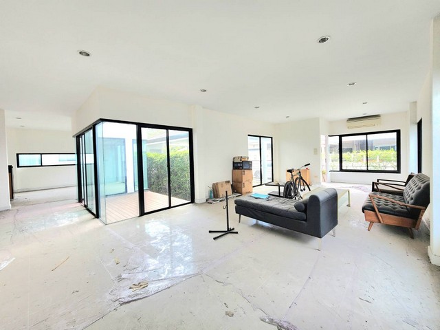 ดีลพิเศษ! บ้านสุดหรู 2 ชั้น, เนอวานา ไอคอน วงแหวน - พระราม 9