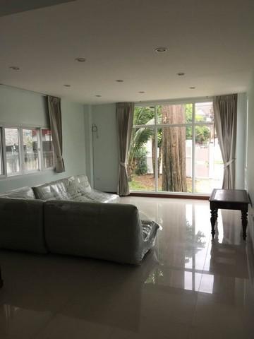 ให้เช่าบ้านเดี่ยว ย่านรัชดา32 ลาดพร้าว23ใ กล้MRTลาดพร้าว เนื้อที่ 105 ตารางวา พื้นที่ใช้สอย 420 ตารางเมตร จำนวน 2 ชั้น 3 ห้องนอน