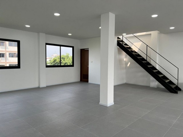 ให้เช่าอาคาร สามารถเข้า-ออกได้ทั้งอุดมสุข ซอย 42 , 56 และ บางนาตราด ซอย 19 หรือ 21