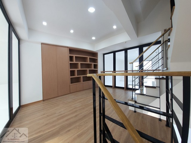 ให้เช่าโฮมออฟฟิศ 3.5 ชั้น สไตล์โมเดิร์น โครงการ H-Cape Biz Sector อ่อนนุช สุขาภิบาล 2 ยูนิตหน้าโครงการ ติดถนนใหญ่ มีหน้าร้าน 2 ด้าน