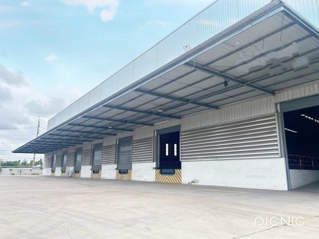 #โกดังโรงงานให้เช่าศรีราชาชลบุรี♨️พื้นที่โกดังขนาด 13,000​  ตรม.✴️หลังคาสูง9-12เมตรมี dock load สินค้า✴️สามารถขอใบอนุญาต รง.4 เพิ่มได้????ใกล้นิคมปิ่นทอง1 ศรีราชา ชลบุรี????ห่างท่าเรือแหลมฉบัง 15 km.????หม้อแปลงไฟฟ้าขนาด 160  kva????มีสำนักงาน ห้องน้ำภายในอาคาร????พื้นรับน้ำหนักได้ 3 -5ตัน/ตรม.????ผังม่วงลาย????ราคาค่าเช่า General Zone???? ตารางเมตรละ 150​ บาท????ราคาค่าเช่า Free Zone ????ตารางเมตรละ 195 บาท✴️​ค่าประก