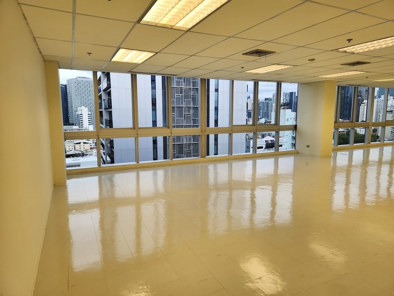 BH3080 ให้เช่าพื้นที่สำนักงาน retail (พลาซ่า) @ Home Place Office Building ปากซอยทองหล่อ13  Agent Post contact : คุณบัว Bua