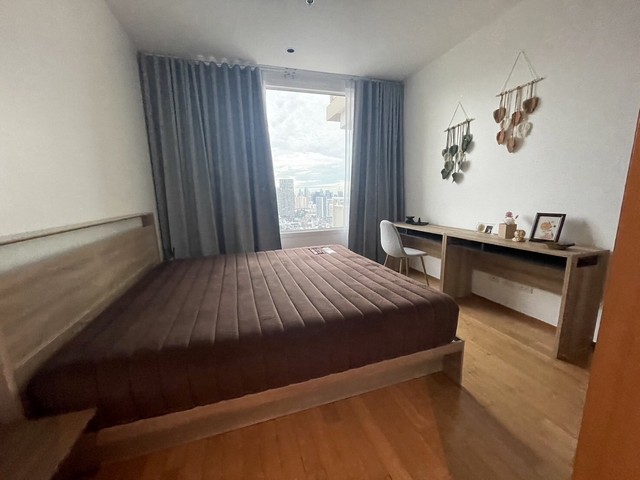 The Empire Place SathornCondo for Rent!!- Type 2 beds, 2 bahts- Size 100 sqm. , floor 25th- Price 50,000 THB/monthNearby: - BTS Chongnonsi 320 m.- Central SilomFacilities: pool, gym, garden, tennis court*************************************Call Airy 092-328-7914Line id: aeroaur*************************************ให้เช่า The Empire Place สาทร ห้องใหญ่ ใกล้ BTSรายละเอียด- แบบ 2 นอน, 2 ห้องน้ำ- ขนาด 100 ตรม., ชั้น 25- ห้องสวย ชั้นสูง พร้อมอยู่ รวยรับฮวงจุ้ยยุค 9- ให้เช่า 50,000 บาท/เดือนส่วนกลาง: สระ, สวน, ฟิตเนส, สนามเทนนิส, ห้องสมุด, CCTVสถานที่ใกล้เคียง:- BTS ช่องนนทรี 320 ม.- เซ็นทรัลสีลม, โรบินสันบ