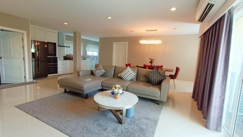 อาคารพาณิชย์ซอยวัดพระเงิน ค้าขายพร้อมอยู่อาศัย ในทำเลดี สภาพสวย คุ้มค่า !ขายอาคารพานิชย์ 4 ชั้น โครงการ บุษราคัมเทอเรส 29 รวม 2 คูหา หน้ากว้างพิเศษ คูหาละ 8 เมตรซื้อ 2 กรรมสิทธิ์ แต่เหมือนซื้อตึกแถว 4 คูหาเนื้อที่ 2 โฉนด รวม 77 ตารางวา  ( 43 + 34 ) หลังริมติดถนนซอยวัดพระเงิน ต.ปลายบาง อ.บางกรวย จ.นนทบุรีเข้าจากถนนกาญจนาภิเษกเพียง  2.5 กิโลเมตรใกล้เซ็นทรัลเวสท์เกตใกล้รถไฟฟ้า