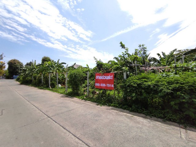 ขายที่ดินสวย ท่าพระ ซอย จรัญสนิทวงศ์ 3ใกล้ MRT ท่าพระ เพียง 1.4 กม.รายละเอียดที่ดิน- ทรงเหลี่ยม กว้างxยาว 74x66 เมตร- ขนาด 3-0-87.4 ไร่ หน้าแปลงติดถนน ขับรถเข้าได้สะดวก- ผังเมือง ส้ม ย.6-26- ขาย 88,830,600 บาท (69,000 บาท/ตรว.)เดินทางสะดวกสบาย- ใกล้ MRT ท่าพระ 1.4 กม.- ใกล้ BTS ตลาดพลู, BTS บางหว้า- ใกล้ The Mall ท่าพระ, Makro จรัญ, Seacon บางแค- จากปากซอย จรัญสนิทวงศ์ถึงที่ดิน 870 เมตร- ใกล้คอนโด Unio จรัญ 3, ม.ชวนชื่นจรัญ 3- ในซอยมี