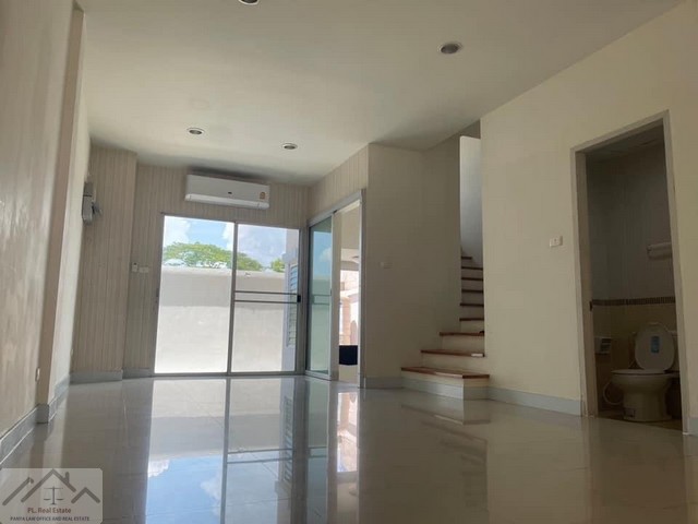 ให้เช่าทาวน์โฮม 3 ชั้น 3 ห้องนอน โครงการบ้านกลางเมือง พระราม 9 - รามคำแหง ซอยกรุงเทพกรีฑา 7