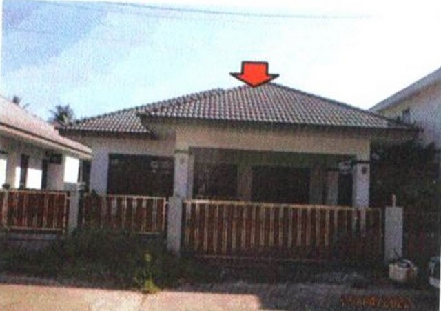   Code ID : PGSNI-LB-A-660003  ราคา  2,800,000  บาท ▸ เนื้อที่ 52 ตร.ว  พื้นที่ใช้สอย 110.55 ตร.ม.   ▸3 ห้องนอน 2 ห้องน้ำ    ▸1 ที่จอดรถ   บ้านหันไปทางทิศตะวันตกเฉียงใต้  พิกัดทรัพย์ :  https://maps.app.goo.gl/j5eyxitvsmzFg7g3A  สถานที่ใกล้เคียง ▸ใกล้  มหาวิทยาลัยราชภัฏสุราษฎร์ธานี ▸ใกล้  ดูโฮม สุราษฎร์ธานี ▸ใกล้  เซ็นทรัล สุราษฎร์ธานี ▸ใกล้  โลตัส สุราษฎร์ธานี  สอบถามเพิ่มเติม / นัดชม โทร. 097-419-5982(พลอย) โทร. 096-932-4624(ออมสิน) Line : @panaya (มี@ด้านหน้า)  �