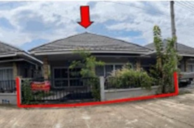   Code ID : PGSNI-LB-A-660027  ราคา 2,000,000   บาท ▸ เนื้อที่ 33.30 ตร.ว   พื้นที่ใช้สอย 84.5 ตร.ม.   ▸2 ห้องนอน 2 ห้องน้ำ    ▸1 ที่จอดรถ   บ้านหันไปทางทิศตะวันออกเฉียงเหนือ  พิกัดทรัพย์ : https://maps.app.goo.gl/Uez2ZZUdSS3E9L9L7  สถานที่ใกล้เคียง ▸ใกล้  มหาวิทยาลัยราชภัฏสุราษฎร์ธานี ▸ใกล้  ดูโฮม สุราษฎร์ธานี ▸ใกล้  โลตัส สุราษฎร์ธานี ▸ใกล้  เซ็นทรัล สุราษฎร์ธานี  สอบถามเพิ่มเติม / นัดชม โทร. 097-419-5982(พลอย) โทร. 096-932-4624(ออมสิน) Line : @panaya (มี@ด้านหน