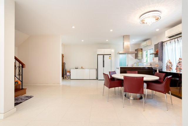 บ้าน ลัดดารมย์ อิลิเเกนซ์ วงแหวน สาทร 83 ตร.วา 1 ngan 0 ไร่ 5 BEDROOM   ทำเลคุณภาพ