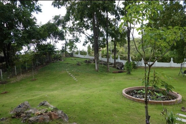 ขายบ้านพักตากอากาศบนพื้นที่ 2 ไร่เศษ เป็นบ้าน 3 หลัง ที่ดินอยู่บนเนินเขา วิวสวยมาก  หนองสาหร่าย ปากช่อง