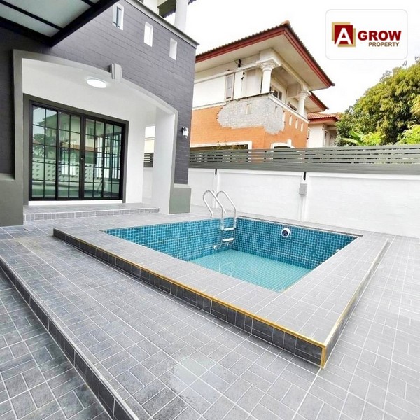 ม. ริชชี่วิลล์-บางบัวทอง บ้านรีโนเวทใหม่พร้อมอยู่ มีสระว่ายน้ำหน้าบ้าน ทำเลดี ถนนเมน เงียบสงบ จำนวนยูนิตน้อย ให้ความส่วนตัว