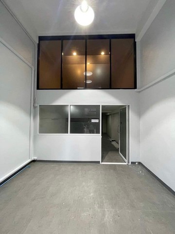 [H040]ให้เช่า 40k ตึกพาณิชย์ 4 ชั้น  วิภาวดีรังสิต20 เขตจตุจักร ทะลุได้ทั้งลาดพร้าว รัชดา  ใกล้ทางด่วน รถไฟฟ้า BTSหมอชิต  MRTพหลโยธินอาคาร 4 ชั้น  25 ตร.วา พื้นที่ใช้สอย 300 ตร.ม  4 ห้องนอน 4 ห้องน้ำ40,000.-/เดือน สัญญาขั้นต่ำ 2 ปี ประกัน 3 เดือน ล่วงหน้า 1 เดือนTEL: 095-940-6781 LINE: @500lkyco https://lin.ee/r1A21Uzเดินทางสะดวก- ทางด่วนยกระดับอุตราภิมุข- รถไฟฟ้า BTSหมอชิต- รถไฟฟ้า MRTพหลโยธิน- รถไฟฟ้า MRTรัชดาภิเษก- รถไฟฟ้า MRTห้าแยก�