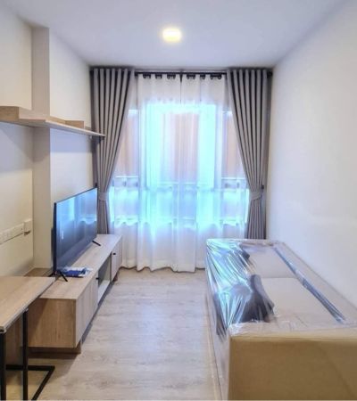 สนใจติดต่อ เต้ย 086-659-5965 Line ID: Creatoeyว่าง 15 พ.ย. 2024 For Rent 15,000 บาท /เดือน The Base Height เดอะ เบส ไฮท์ - เชียงใหม่i คอนโดใหม่ จากแสนสิริใกล้เซนทรัลเฟสติเวิลเชียงใหม่ 3 นาที, มี 7-11 ใต้คอนโด..● ห้องกั้นเป็นสัดส่วน 1 ห้องนอน / 1 ห้องนั่งเล่น / 1 ห้องน้ำ / 1 ห้องครัวชั้น 3 ระเบียงทางทิศตะวันออก ห้องไม่ร้อน ไม่รับสัตว์เลี้ยง .● เครื่องใช้ไฟฟ้าและเฟอร์นิเจอร์พร้อมอยู่️TV, ตู้เย็น, โซฟา, เตียง 5 ฟุต, ตู้ข้างเต