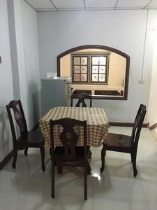 ให้เช่าทาวน์เฮาส์ 3 ชั้น  ลาดพร้าวซอย 29 มี4 ห้องนอน 5 ห้องน้ำ แอร์ 5 จอดรถในร่มได้ 1 คัน ใกล้สถานีรถไฟฟ้าMRTสถานีลาดพร้าว