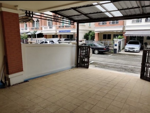 ให้เช่าทาวน์โฮม คาซ่าซิตี้รามคำแหงบางกะปิ โครงการณ์ริมถนนรามคำแหงเดินทางสะดวกด้วยรถสาธารณะ และรถไฟฟ้าสายสีส้ม ใกล้ตลาดสัมมากร