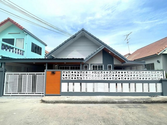 เปิดขายบ้านเดี่ยว (นาป่า) รีโนเวทใหม่ทั้งหลัง ราคา 2.xx ลบ.ชื่อโครงการ            : บ้านเดี่ยวนาป่าตำบล                      : นาป่าอำเภอ                     : เมืองชลบุรีจังหวัด                     : ชลบุรีประเภททรัพย์          : มือ2แบบบ้าน                 : บ้านเดี่ยว 1 ชั้นขนาดพื้นที่               : 40.3 ตรว.รายละเอียด             :  3ห้องนอน 2 ห้องน้ำ 1 ห้องครัวมีพื้นที่วางโต๊ะอาหาร + ลานเอนกประสงค์.โปรโมชั่นและของแถมฟรีค่าใช้จ่ายวันโอนฟรีดันปร