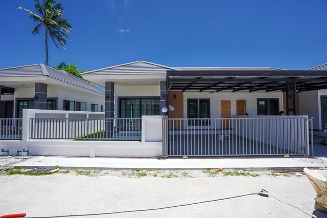 เปิดขายบ้านแฝด มือ1   มบ. เดอะมันนี่โฮม 2 (นาป่า)ชื่อโครงการ  :   เดอะมันนี่โฮม 2ทำเล            :  นาป่า-ท้องคุ้งตำบล           :  นาป่าอำเภอ          :  เมืองชลบุรีจังหวัด         :  ชลบุรีประเภททรัพย์ :  บ้านมือ 1แบบบ้าน        :  บ้านแฝดชั้นเดียวขนาดพื้นที่เริ่มต้น  :  35 ตรว.รายละเอียด     :  2 ห้องนอน  2 ห้องน้ำ   2 ที่จอดรถโปรโมชั่นฟรี มิเตอร์น้ำฟรี มิเตอร์ไฟฟ้า 15 แอมป์ฟรี ฝ้าหลุมห้องโถงฟรี เคาน์เตอร์ครัว+ซิ�