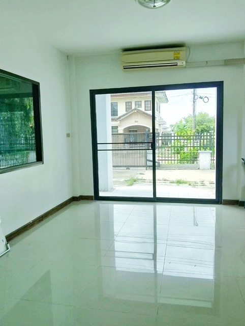 ให้เช่าบ้าน ขนาด 82 ตร.ว. สนามกอล์ฟ อัลไพน์ 75 ม. คลองห้า  รร.ทีปังกรวิทยาพัฒน์ คลองหลวง ปทุมธานี 3นอน แอร์ 4ตัว มีโต๊ะกินข้าว ชั้นวางของ