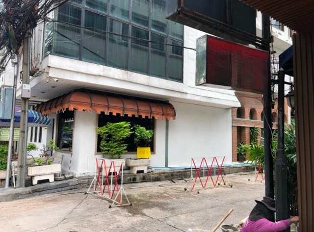 บาร์สไตล์ยุโรป ญี่ปุ่น BTSพร้อมพงษ์ 80ม.อาคารพาณิชย์ EMSPHERE 5นอน 5น้ำ สุขุมวิท30-35 84,999B-M BTS Phrom Phong 80m. Commercial building for rent 4 Storeys 17sqwa. 270sqm. EMSPHERE 5bed 5bath Sukhumvit30-35 84,999B-M European-Japanese style bar.270 ตรม.  17 ตรว. สุขุมวิท30-35 ถนนสุขุมวิท แขวงคลองตันเหนือ เขตวัฒนา กรุงเทพ 101105 ห้องนอน5 ห้องน้ำทำเลนี้จึงเหมาะสำหรับการเปิดธุรกิจหรือร้านค้า ทำเล็บ และอื่นๆสถานที่ใกล้เคียงBTS พร้อมพงษ์ 80 ม.ท็อปส์ มาร์เก็ต สุขุมวิท 41 83 ม.ดิ เอ็มควอเทียร์ 0.3 ก�