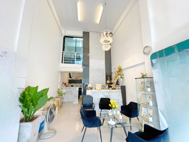 เลียบคลองรังสิต คลอง1 ให้เช่าอาคารพาณิชย์ 3.5 ชั้น พหลโยธิน 94 ฟิวเจอร์ปาร์ค รังสิต 1.9 กม. 6แอร์ 19 ตรว. 255ตรม.