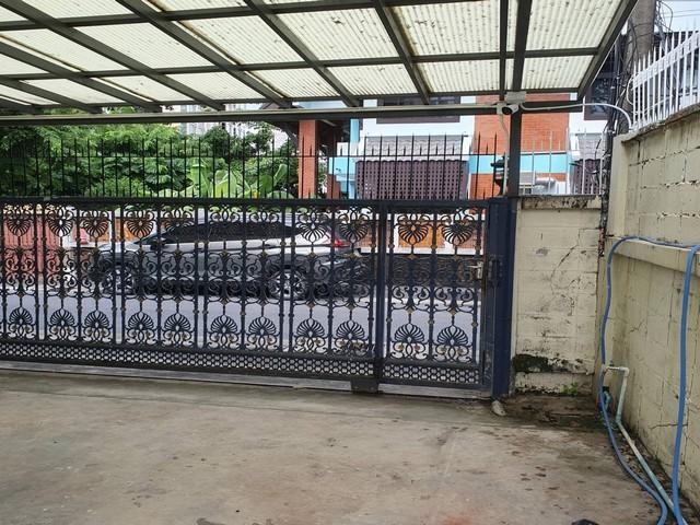 EPL-HR3762 ให้เช่าบ้านเดี่ยว 2 ชั้น ลาดพร้าว 42 ห้วยขวาง เนื้อที่ 60 ตารางวา 4 ห้องนอน 2 ห้องน้ำ เฟอร์บางส่วน ไม่มีแอร์ ใกล้ถนนใหญ่